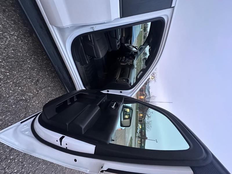 Chevrolet Silverado 1500 Vehicle Full-screen Gallery Image 02