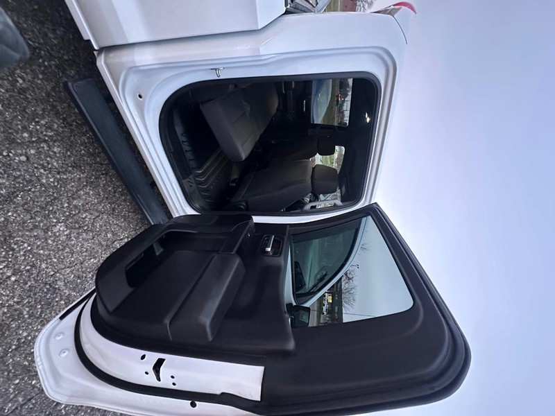 Chevrolet Silverado 1500 Vehicle Full-screen Gallery Image 04