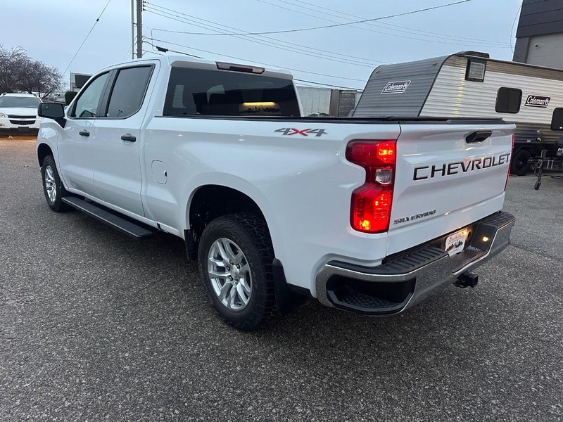Chevrolet Silverado 1500 Vehicle Full-screen Gallery Image 13