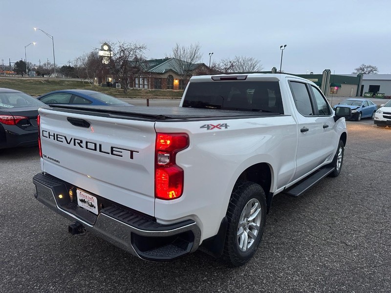 Chevrolet Silverado 1500 Vehicle Full-screen Gallery Image 14