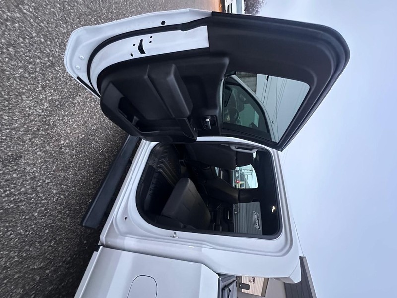 Chevrolet Silverado 1500 Vehicle Full-screen Gallery Image 17