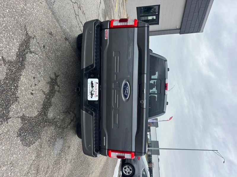 Ford F-150 Vehicle Full-screen Gallery Image 07