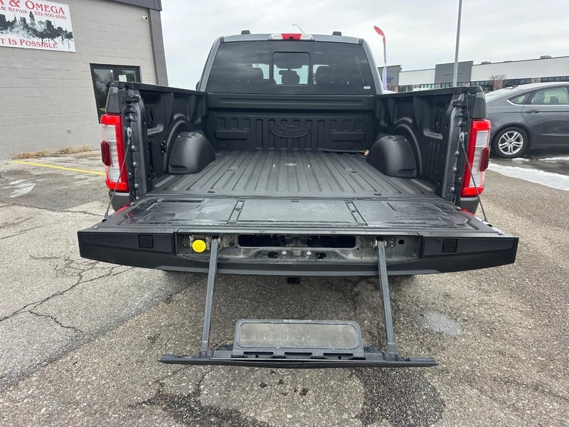 Ford F-150 Vehicle Full-screen Gallery Image 09