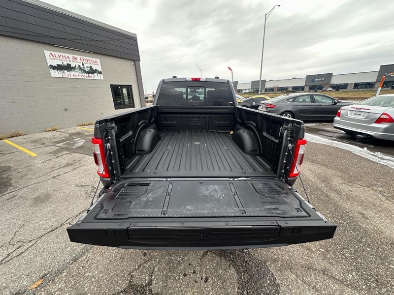 Ford F-150 Vehicle Full-screen Gallery Image 10