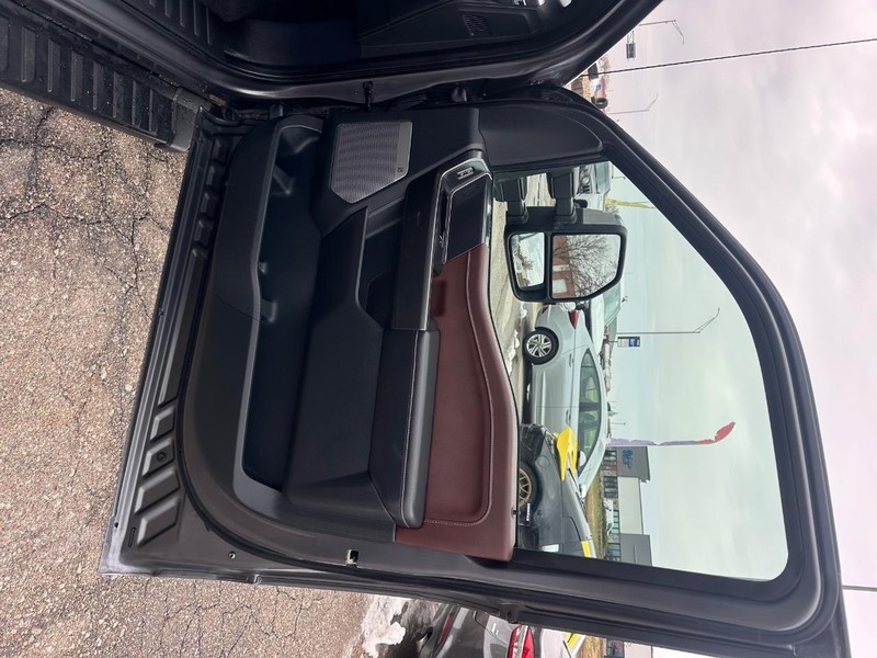 Ford F-150 Vehicle Full-screen Gallery Image 14