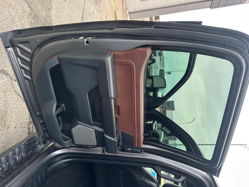 Ford F-150 Vehicle Full-screen Gallery Image 16