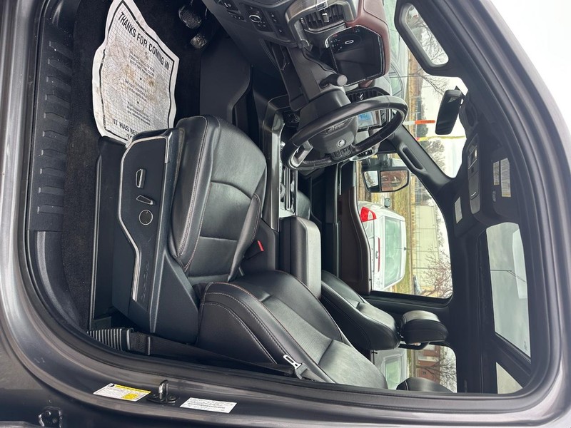 Ford F-150 Vehicle Full-screen Gallery Image 18