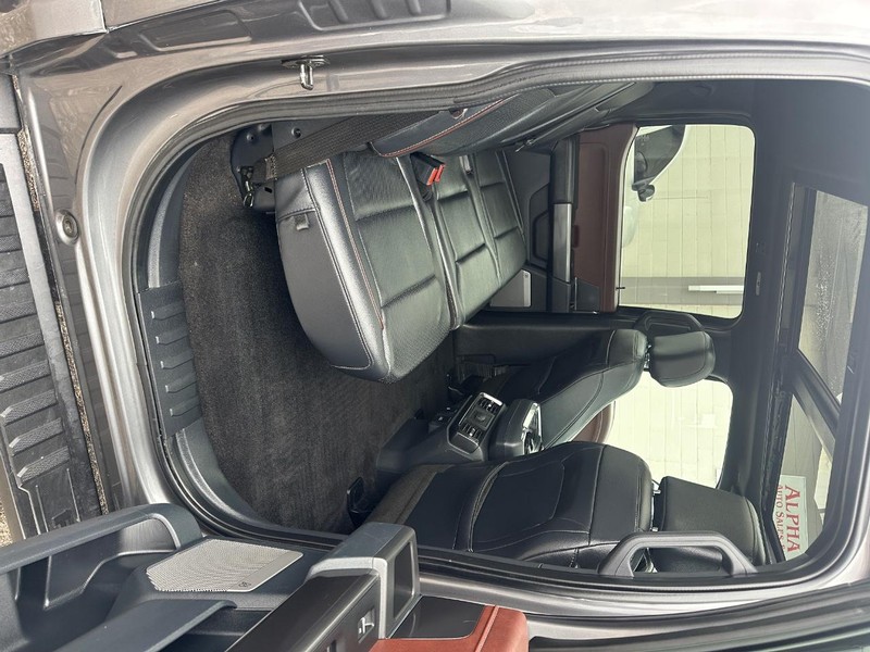 Ford F-150 Vehicle Full-screen Gallery Image 19