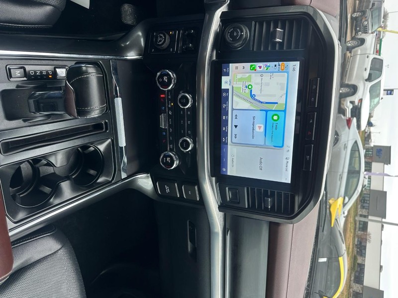 Ford F-150 Vehicle Full-screen Gallery Image 23