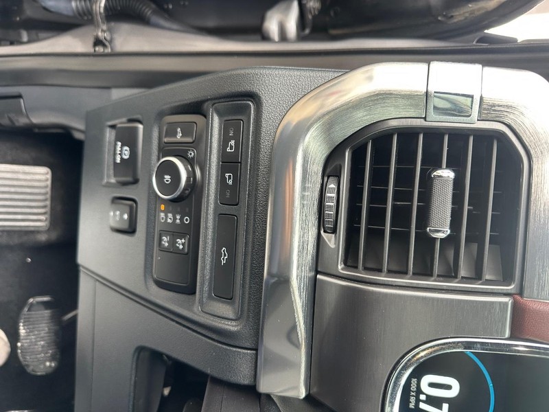 Ford F-150 Vehicle Full-screen Gallery Image 24