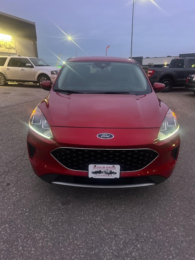 Ford Escape Vehicle Full-screen Gallery Image 02