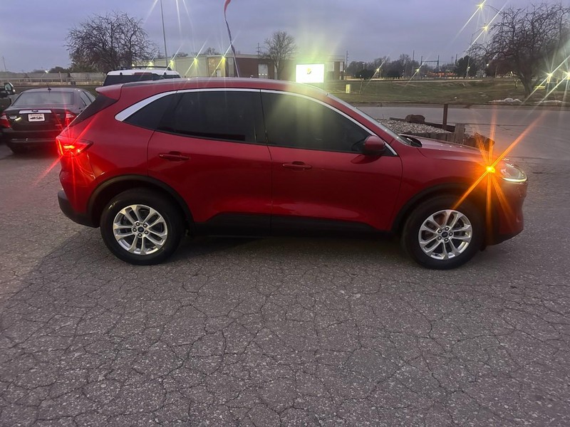 Ford Escape Vehicle Full-screen Gallery Image 04