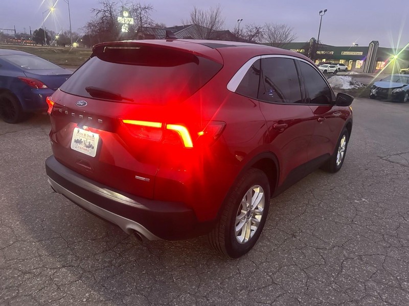 Ford Escape Vehicle Full-screen Gallery Image 05