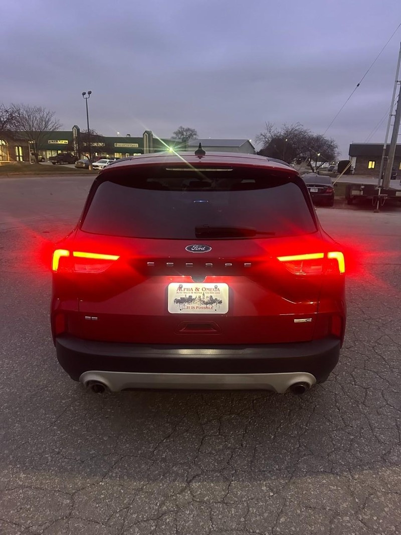 Ford Escape Vehicle Full-screen Gallery Image 06