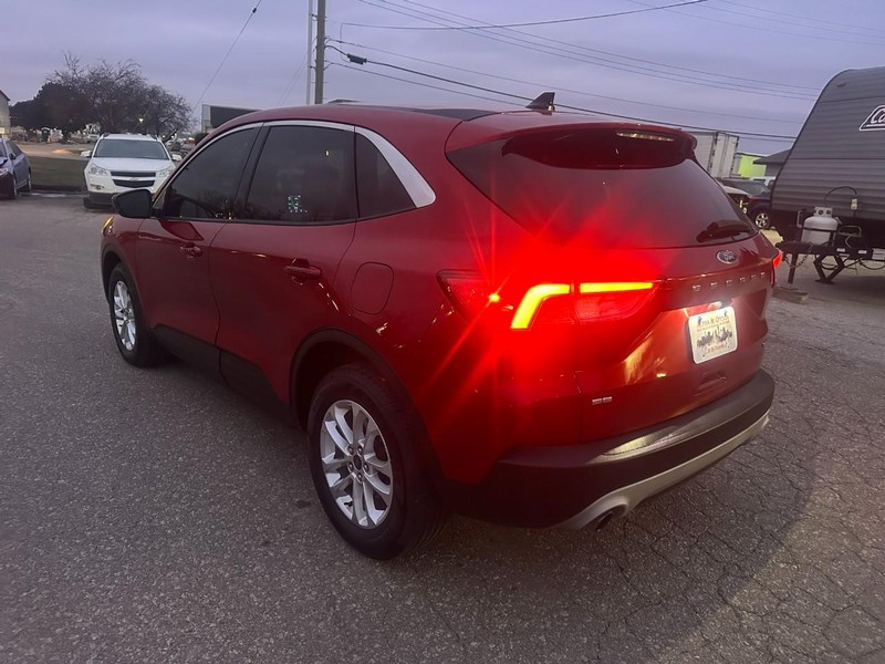 Ford Escape Vehicle Full-screen Gallery Image 07