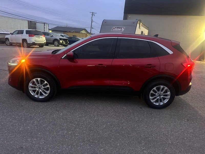 Ford Escape Vehicle Full-screen Gallery Image 08