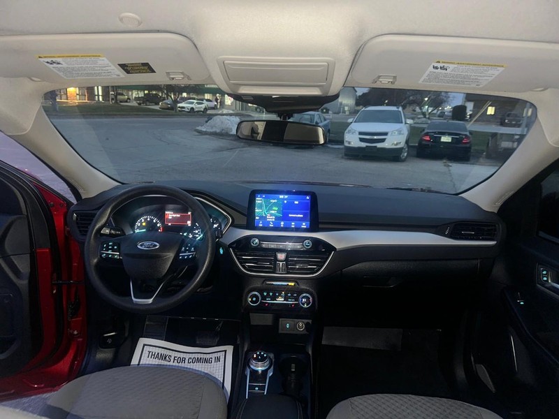 Ford Escape Vehicle Full-screen Gallery Image 16