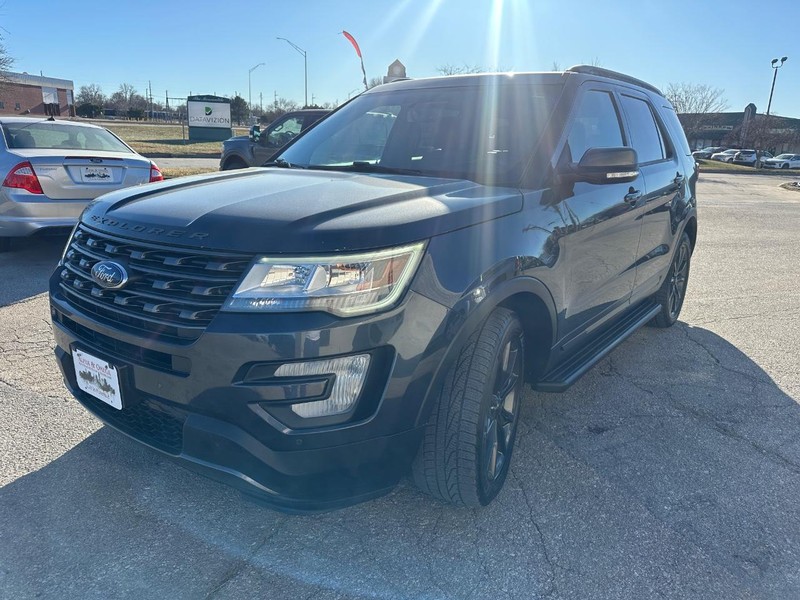 Ford Explorer Vehicle Full-screen Gallery Image 04