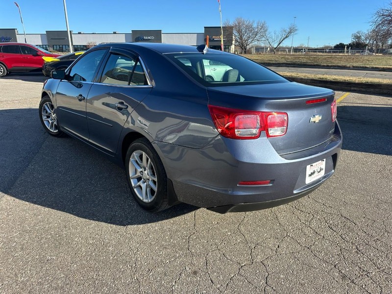 Chevrolet Malibu Vehicle Full-screen Gallery Image 07