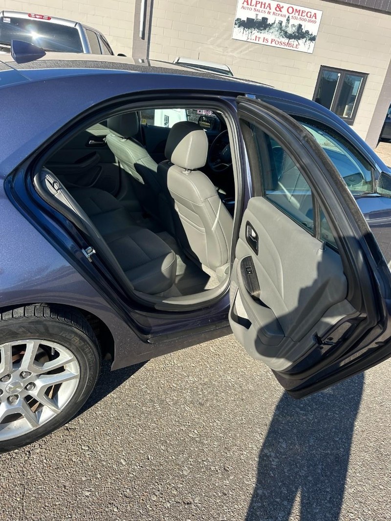 Chevrolet Malibu Vehicle Full-screen Gallery Image 13