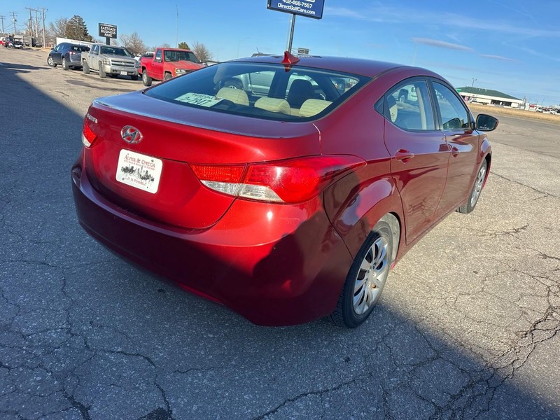 Hyundai Elantra Vehicle Full-screen Gallery Image 05