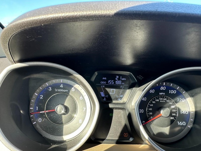 Hyundai Elantra Vehicle Full-screen Gallery Image 13