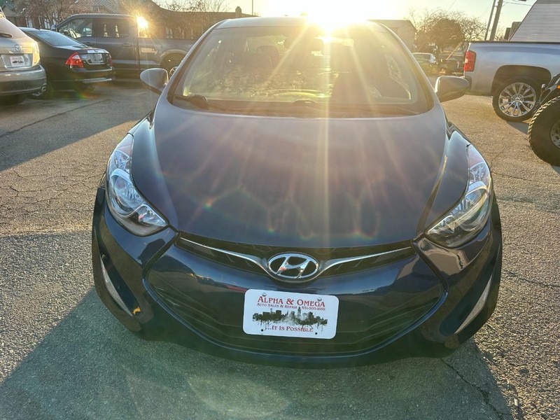 Hyundai Elantra Coupe Vehicle Full-screen Gallery Image 02