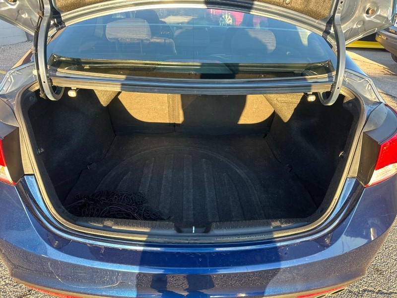 Hyundai Elantra Coupe Vehicle Full-screen Gallery Image 12