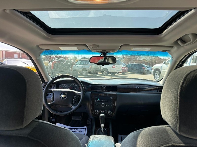 Chevrolet Impala Limited Vehicle Full-screen Gallery Image 13