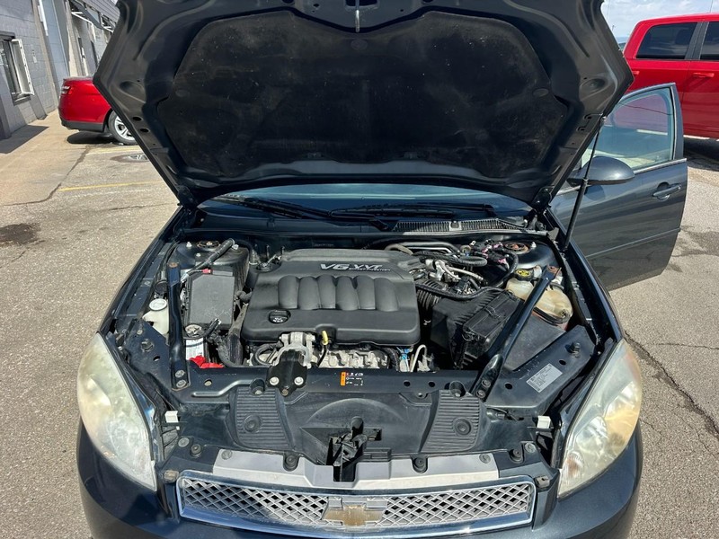 Chevrolet Impala Limited Vehicle Full-screen Gallery Image 16