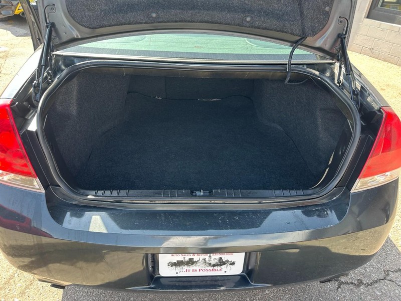 Chevrolet Impala Limited Vehicle Full-screen Gallery Image 17