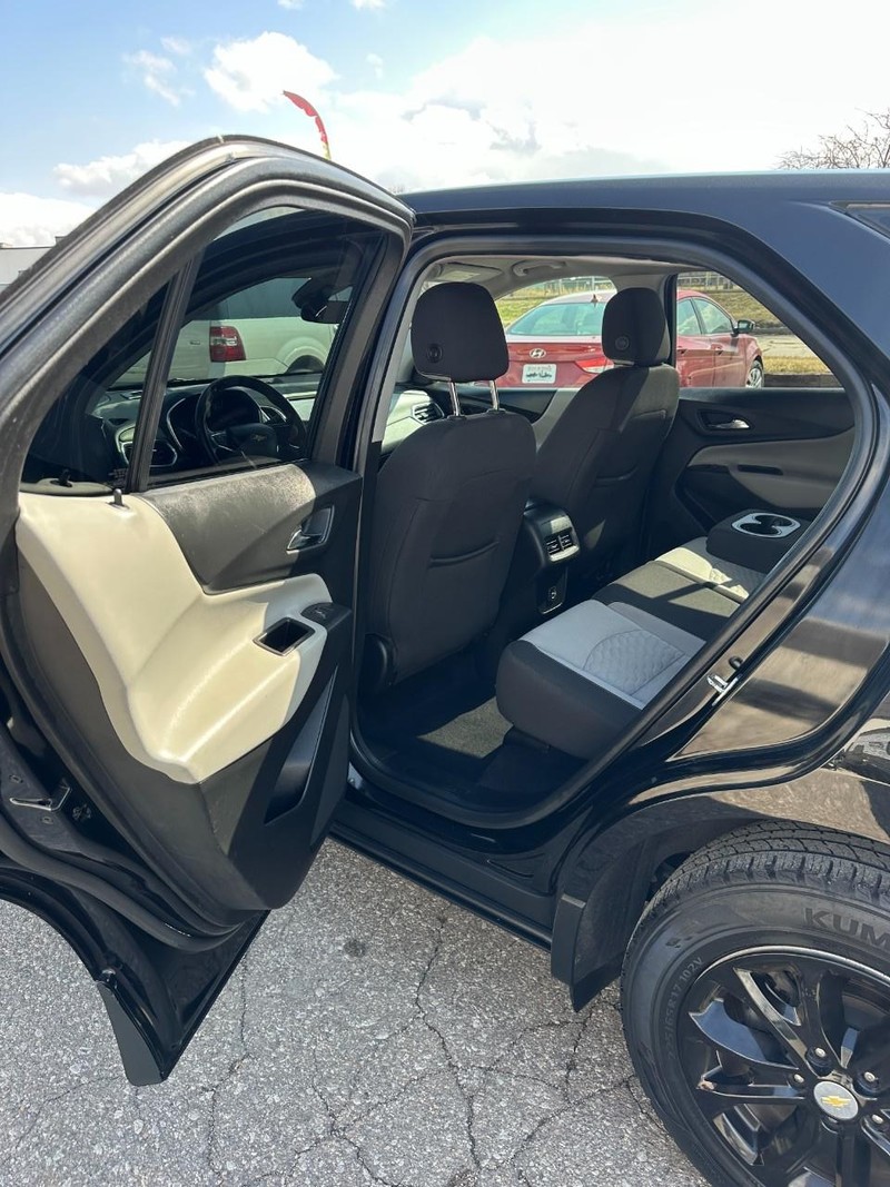 Chevrolet Equinox Vehicle Full-screen Gallery Image 09