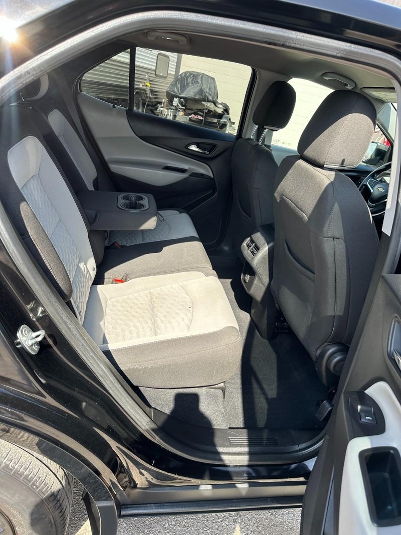 Chevrolet Equinox Vehicle Full-screen Gallery Image 10