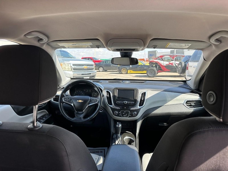 Chevrolet Equinox Vehicle Full-screen Gallery Image 12