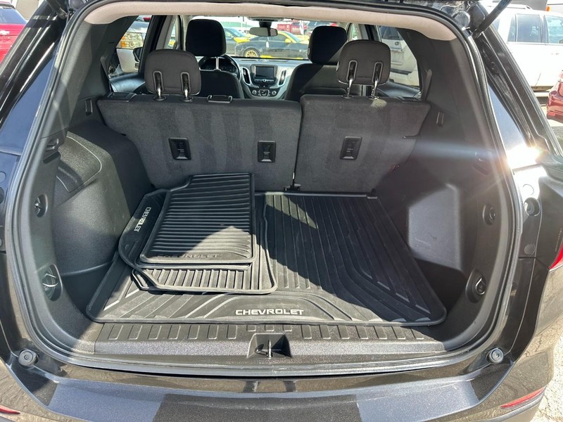 Chevrolet Equinox Vehicle Full-screen Gallery Image 13