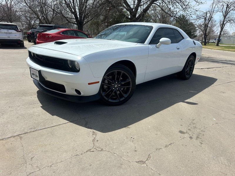 Dodge Challenger Vehicle Full-screen Gallery Image 02