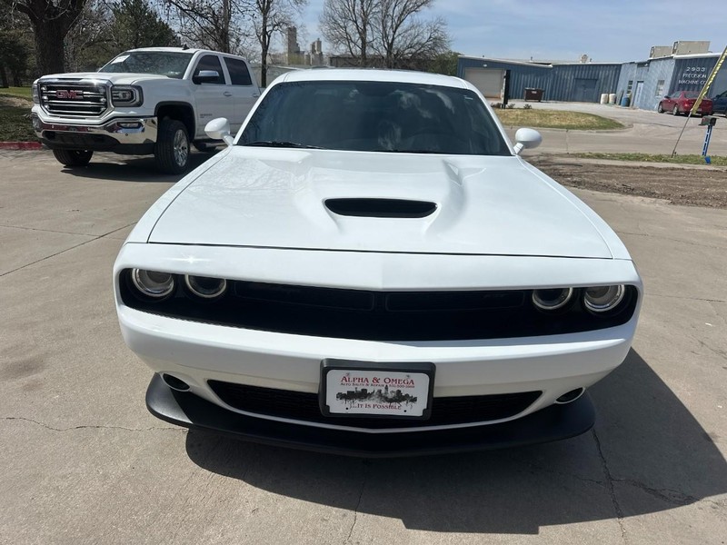 Dodge Challenger Vehicle Full-screen Gallery Image 03