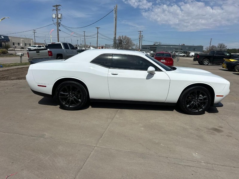 Dodge Challenger Vehicle Full-screen Gallery Image 04