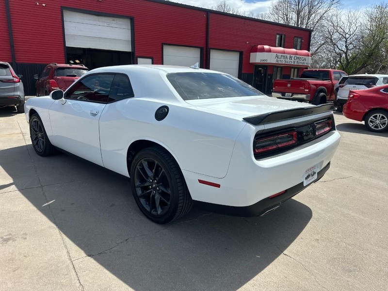 Dodge Challenger Vehicle Full-screen Gallery Image 07