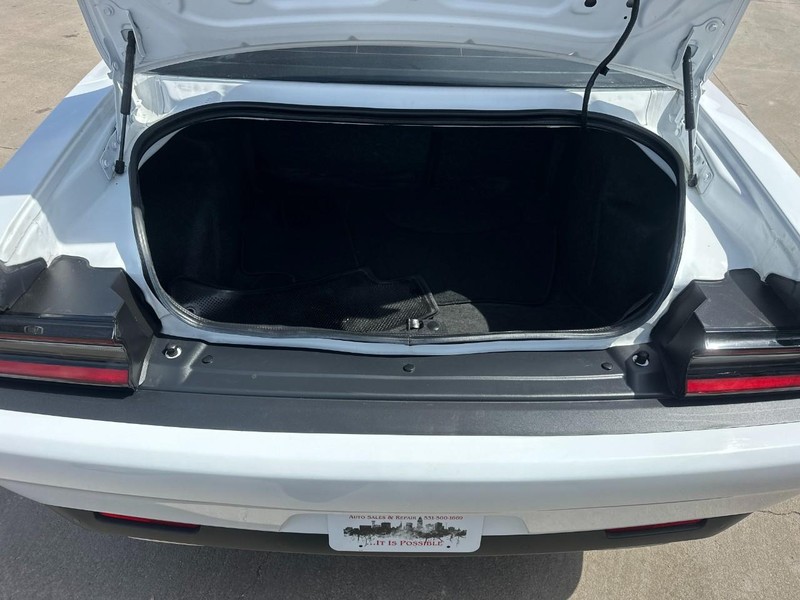 Dodge Challenger Vehicle Full-screen Gallery Image 11