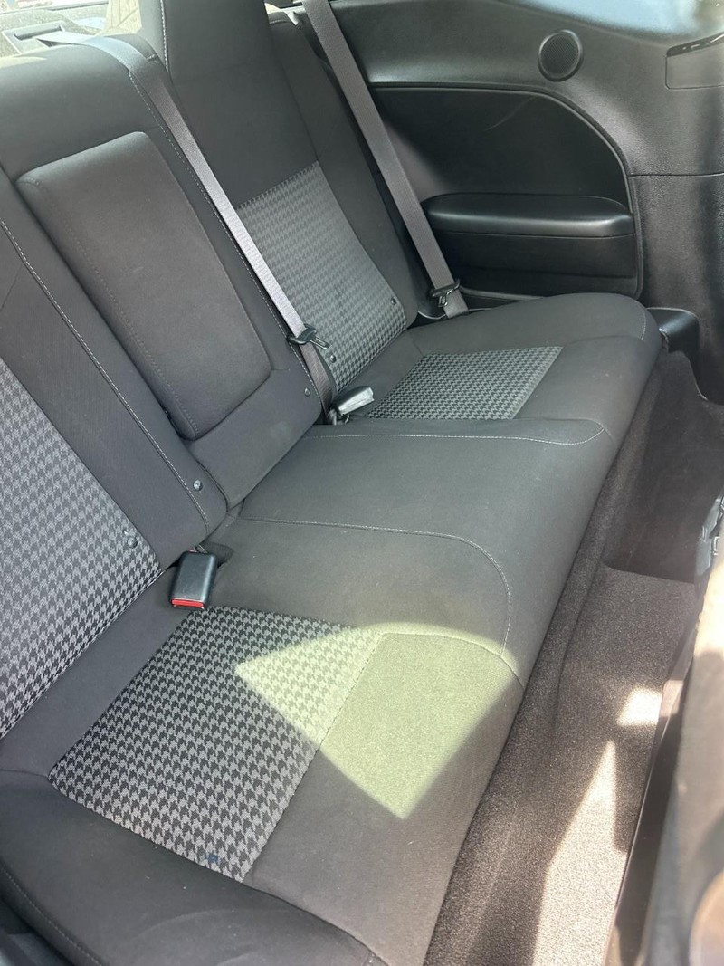 Dodge Challenger Vehicle Full-screen Gallery Image 14