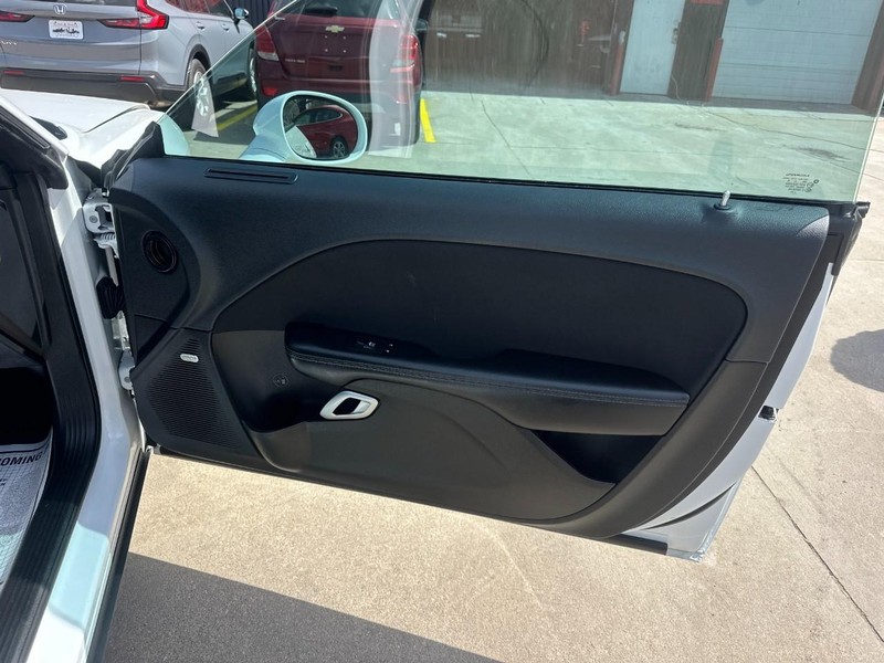 Dodge Challenger Vehicle Full-screen Gallery Image 15