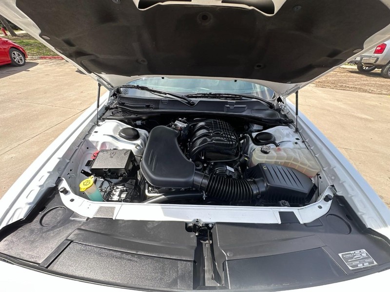 Dodge Challenger Vehicle Full-screen Gallery Image 17