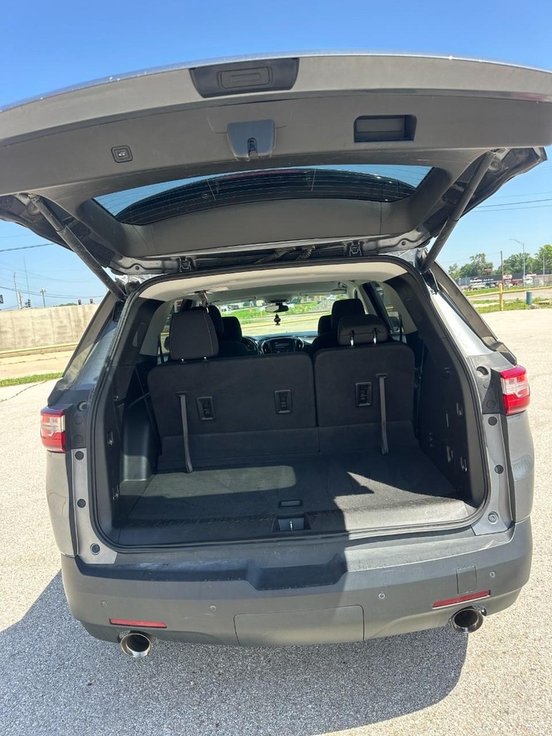 Chevrolet Traverse Vehicle Full-screen Gallery Image 10