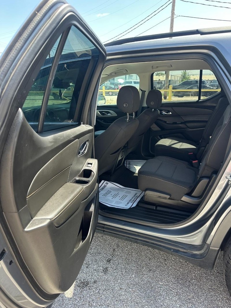 Chevrolet Traverse Vehicle Full-screen Gallery Image 11