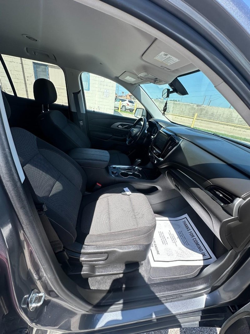 Chevrolet Traverse Vehicle Full-screen Gallery Image 16