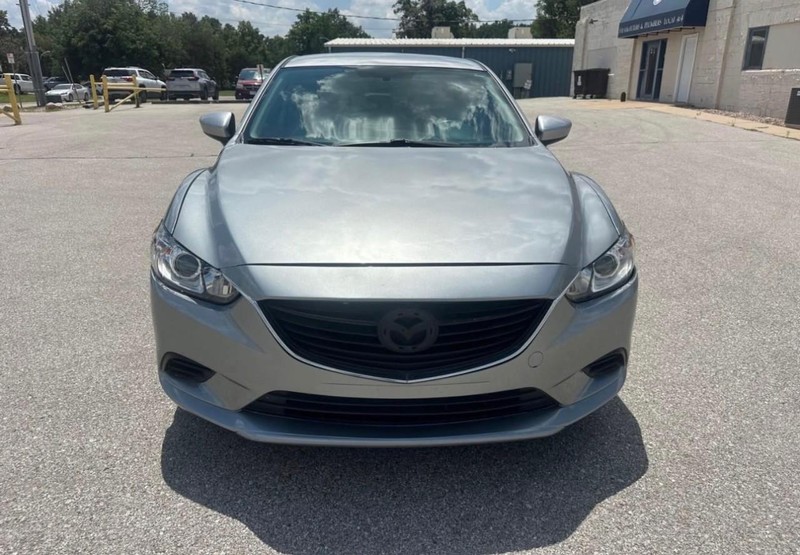 Mazda MAZDA6 Vehicle Full-screen Gallery Image 02