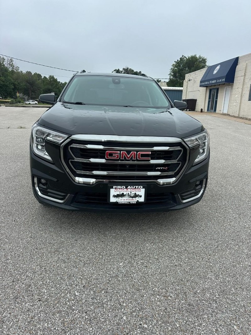 GMC Terrain Vehicle Full-screen Gallery Image 03