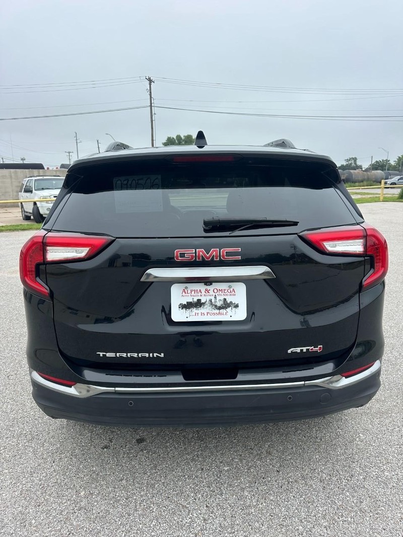 GMC Terrain Vehicle Full-screen Gallery Image 04