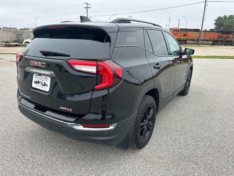GMC Terrain Vehicle Full-screen Gallery Image 06